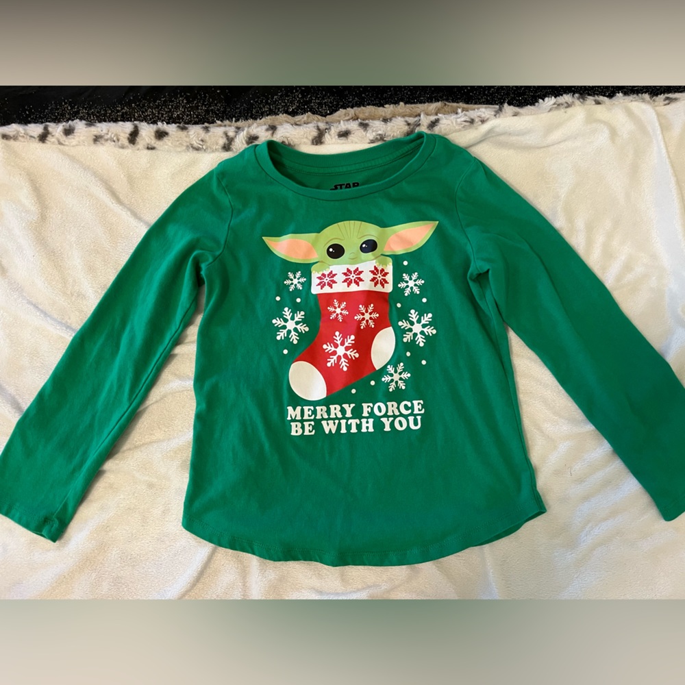 Baby Yoda Christmas Shirt. Size S(6/6x)